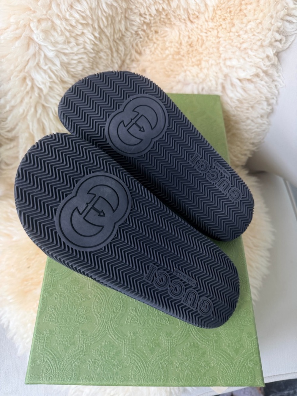 Gucci Black Slides with Red and Green Web Strap and Raised Logo - Picture 4 of 4